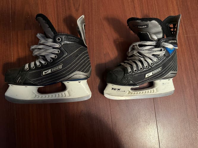 Bauer Supreme 30 Hockey Skates Regular Width Size 4 (Used)