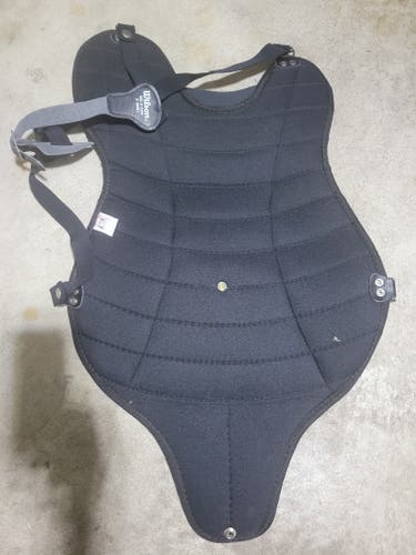 Wilson A3261 Umpire/Catcher Chest Protector