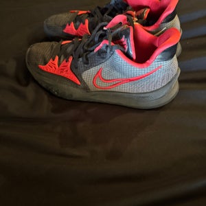 Men's Size M 12.0 (W 13.0) Nike Kyrie 3 Shoes (Used)