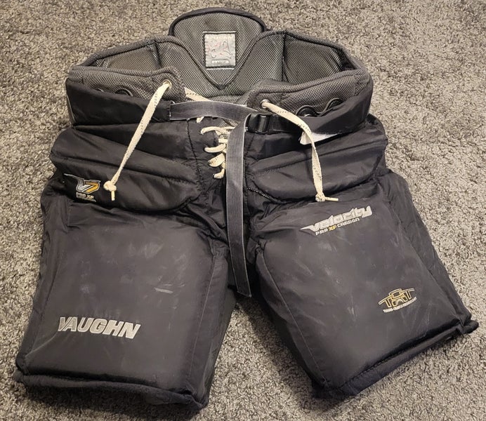 Large Vaughn Velocity V7 Pro XF Carbon Hockey Goalie Pants (Used)