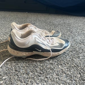 White Men's Size M 11.0 (W 12.0) Nike Low Top Metal (Used)