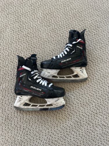 Bauer Supreme Mach Hockey Skates Regular Width  Pro Stock Size 4 (Used)