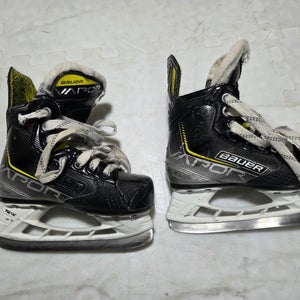 Youth Bauer Vapor 3X Hockey Skates Regular Width 10 (Used)