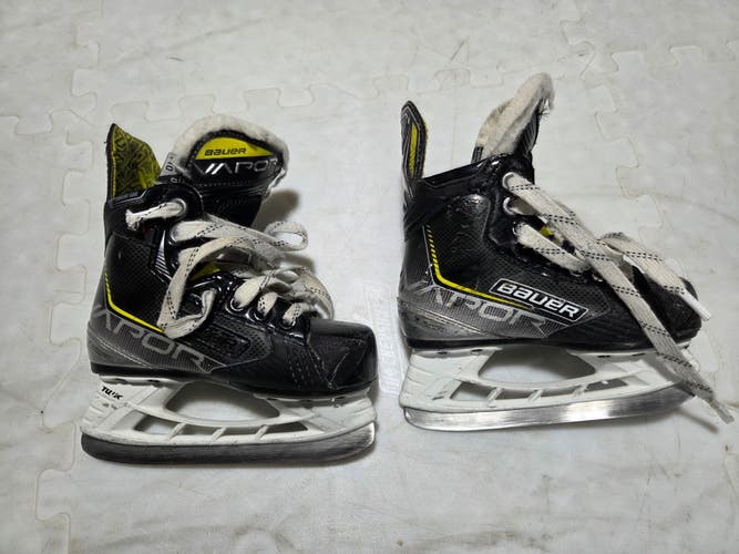 Youth Bauer Vapor 3X Hockey Skates Regular Width 10 (Used)