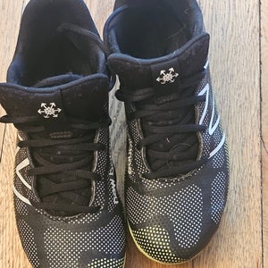 Black Unisex 3.5Y (Big Kids / Youth) Youth New Balance Molded Cleats Cleats (Used)