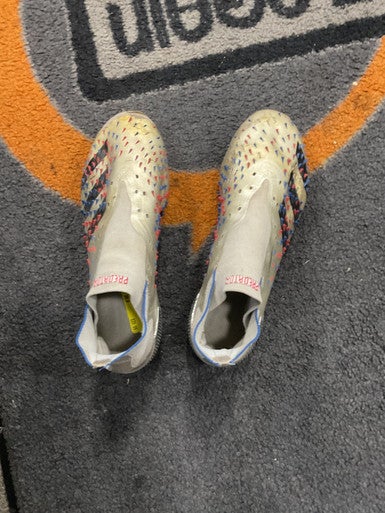 Used Adidas Soccer Cleats Grey Youth 08.0 11614-S000218436