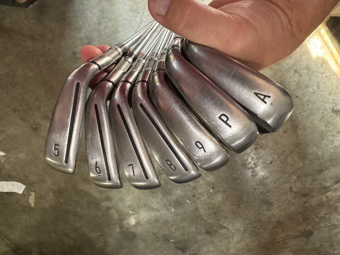 TaylorMade Stealth Irons set 5-9, PW, AW