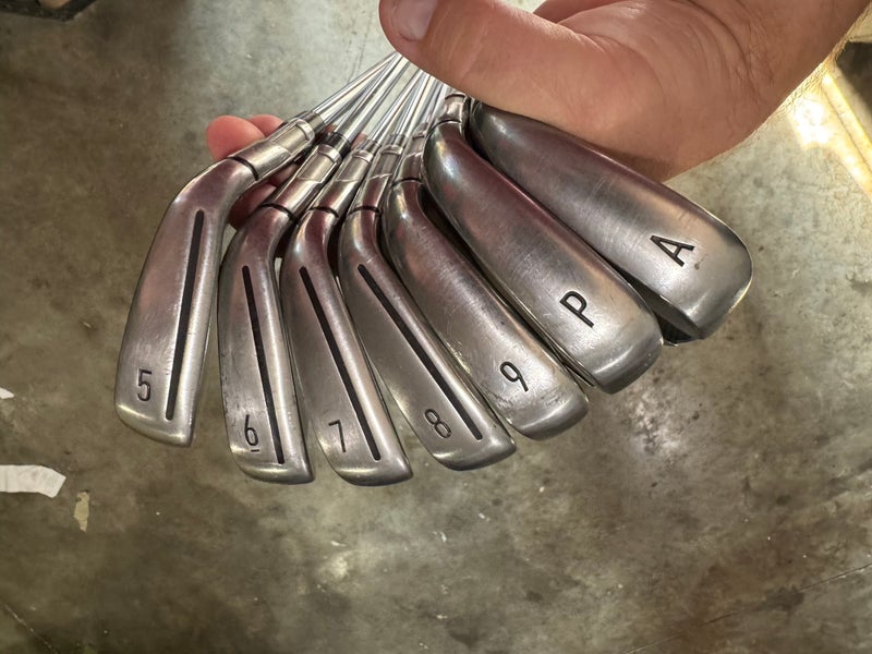 TaylorMade Stealth Irons set 5-9, PW, AW