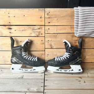 2025 CCM JetSpeed FT6 Pro Hockey Skates Regular Width  Pro Stock 9.5 (Used)