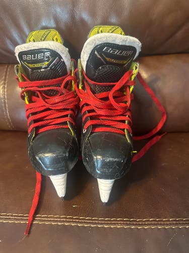 Bauer Supreme M4 Hockey Skates Regular Width Size 3.5 (Used)