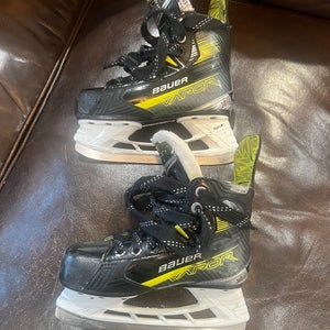 Bauer Vapor X4 Hockey Skates 13.5 (Used)