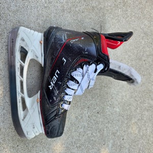 Bauer Vapor 3X Pro Hockey Skates EE Size 2.5 (Used)
