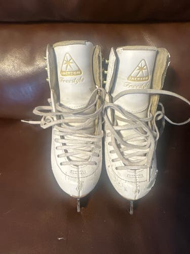 Jackson Ultima Figure Skates B Junior 13 (Used)