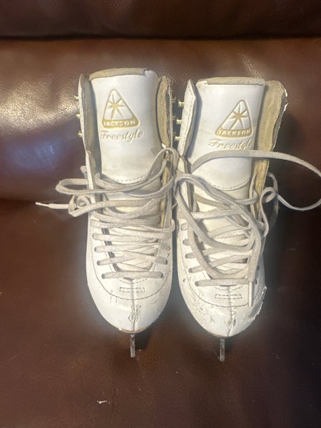Jackson Ultima Figure Skates B Junior 13 (Used)