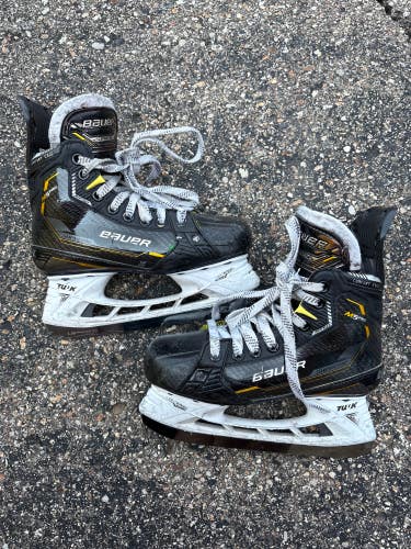 Junior Bauer Supreme M5 Pro Hockey Skates | Size 3.5 EE