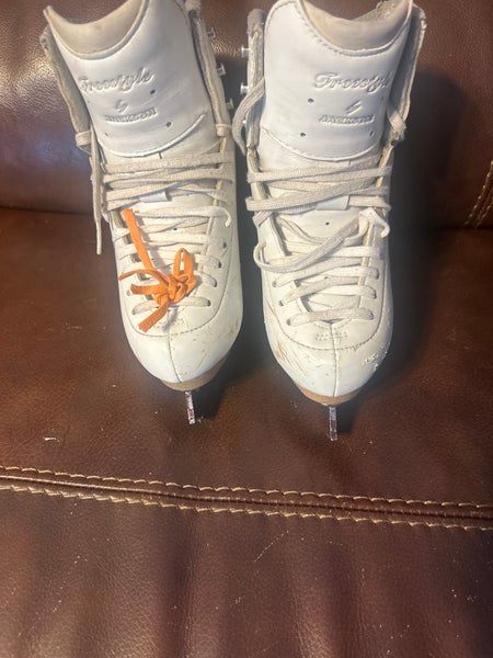Jackson Ultima Freestyle Figure Skates Junior 2 (Used)