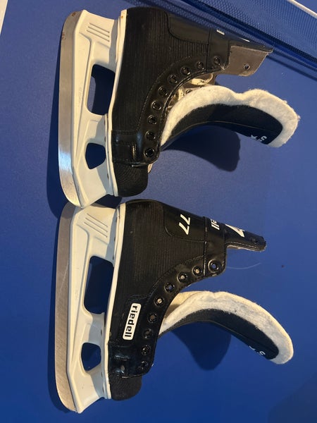 2016 Riedell Hockey Skates Regular Width   Size 5 (Used)