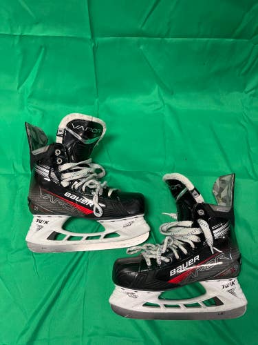 Senior Bauer Vapor X3 Hockey Skates Regular Width 8 (Used)