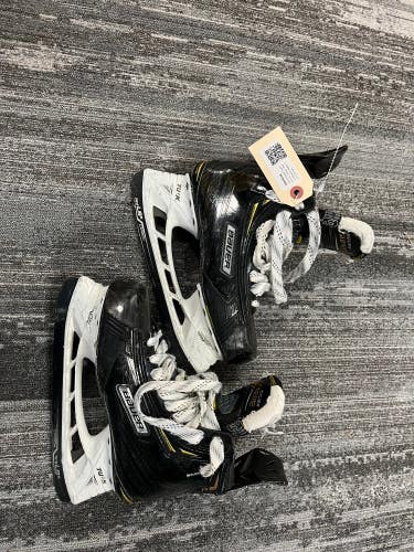 Senior Bauer Supreme 2S Hockey Skates Regular Width Size 5 (Used)