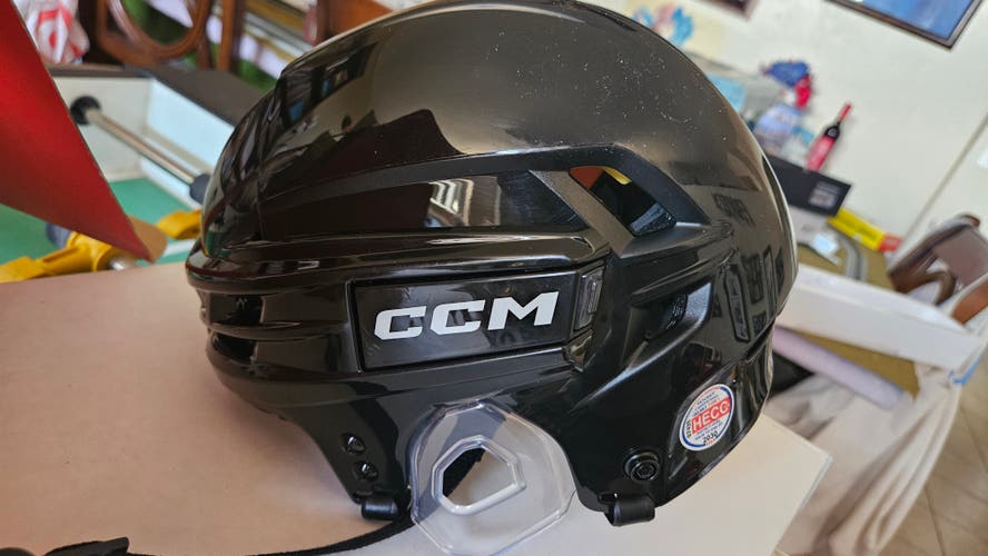 Medium CCM tacks 720 Helmet (New)