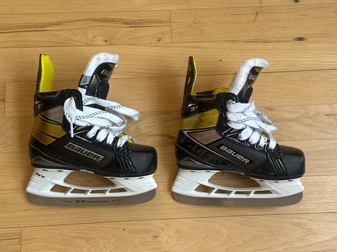 2023 Bauer Supreme 3S Hockey Skates Regular Width 10 (Used)