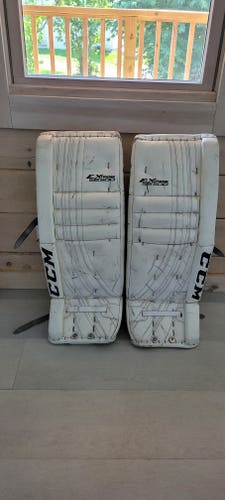 31" 2018 CCM Extreme Flex 500 Goalie Leg Pads Pro Stock (Used)