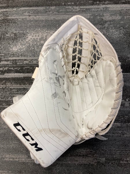 White Junior CCM Revolution 595 Goalie Gloves & Blockers Regular (Used)