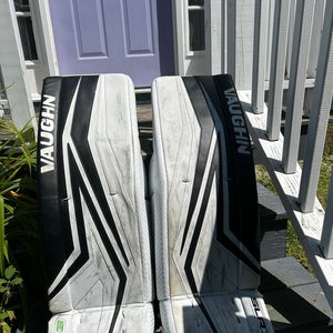 31"  Vaughn Ventus SLR3 Goalie Leg Pads  (Used)