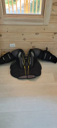Large 2022 Bauer Supreme S27 Goalie Chest Protector (Used)