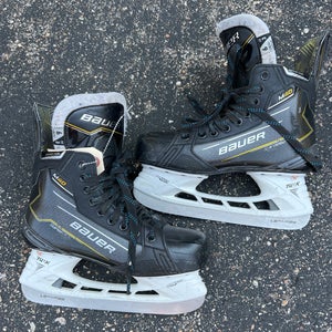 Senior Bauer Supreme M40 Hockey Skates Size 6 (Used)