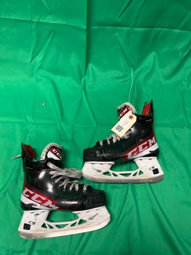Junior CCM JetSpeed Hockey Skates Size 3 (Used)