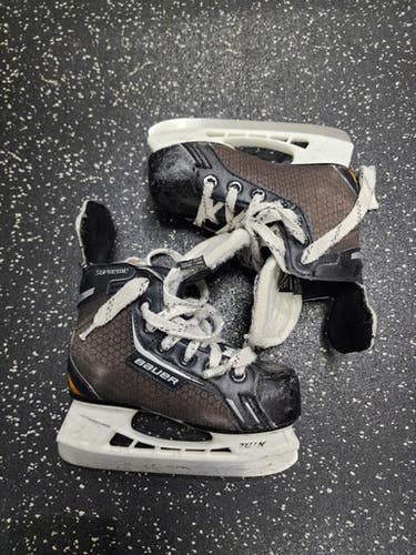 Used Bauer SUPREME ONE.4 Youth Hockey Skate Youth 11.0 11849-S000030231