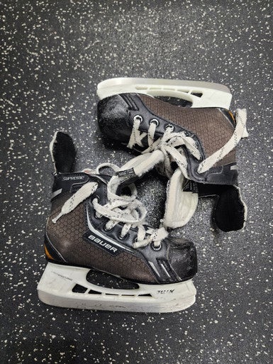 Used Bauer SUPREME ONE.4 Youth Hockey Skate Youth 11.0 11849-S000030231