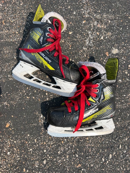 Youth Bauer Vapor X4 Hockey Skates | Size 12.5Y