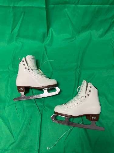 Riedell Figure Skates Junior 13 (Used)