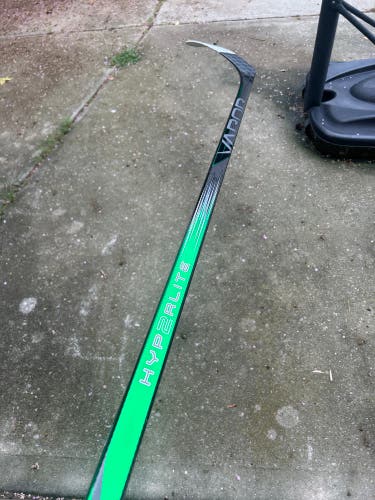 Senior Bauer Vapor Hyperlite 2 Right Handed Hockey Stick PP28 Pro Stock (New)