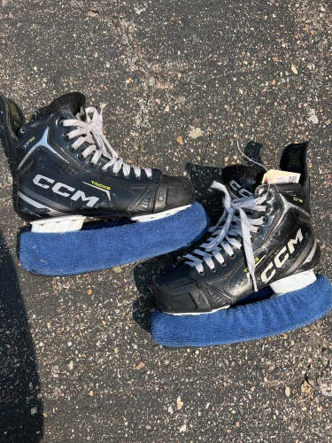 Intermediate CCM XF80 Hockey Skates | Size 6.5