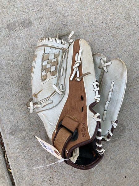 White Mizuno Supreme RH Pitcher's Softball Glove 12" (Used)