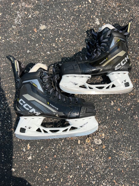 Intermediate CCM AS-580 Hockey Skates | Size 5 (Used)
