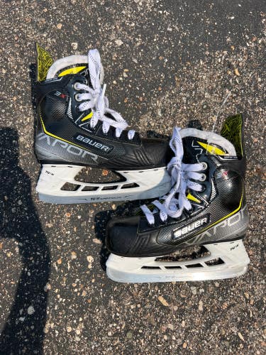 Youth Bauer Vapor 3X Hockey Skates | Size 12.5