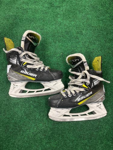 Junior Bauer Vapor X4 Hockey Skates (Regular) Size 2.5 (Used)