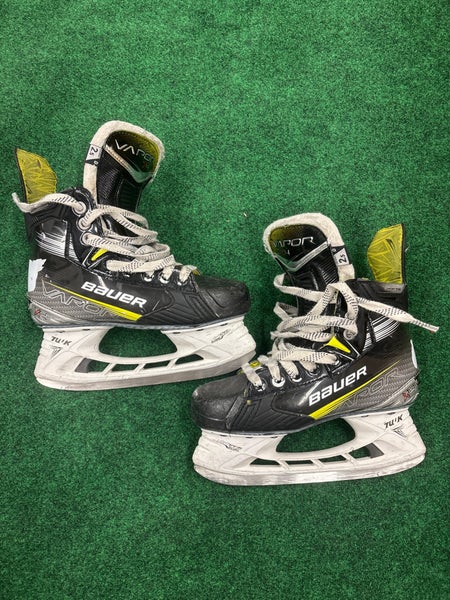 Junior Bauer Vapor X4 Hockey Skates (Regular) Size 2.5 (Used)