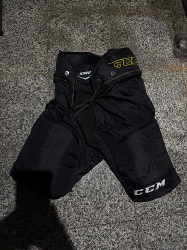 XL Junior CCM 1052 Hockey Pants (Used)