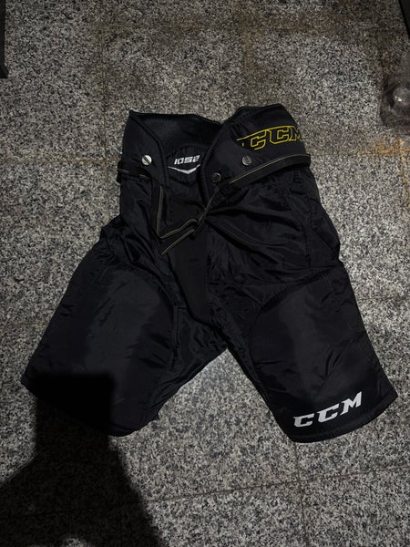 XL Junior CCM 1052 Hockey Pants (Used)