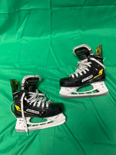 Intermediate Bauer Supreme M3 Hockey Skates Regular Width Size 4 (Used)