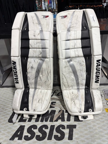 26"  Vaughn Velocity V7 Goalie Leg Pads (Used)