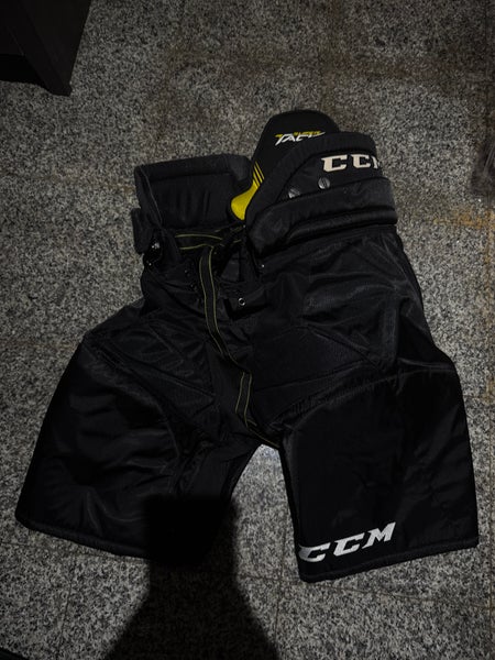 CCM Senior Medium Hockey pants (Black)