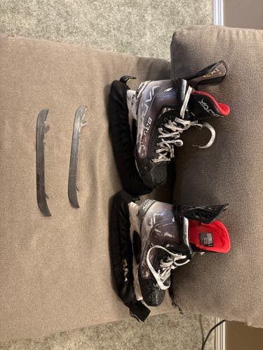 Bauer Vapor Hyperlite Hockey Skates 7 (Used)