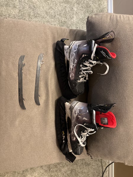 Bauer Vapor Hyperlite Hockey Skates 7 (Used)
