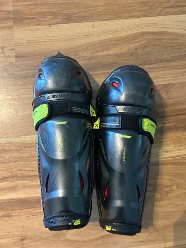 Bauer velocity shin pad